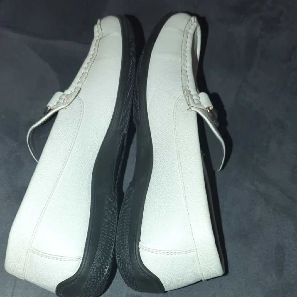 TIM EVANS England White Loafers with Silver Hardware Men's 9